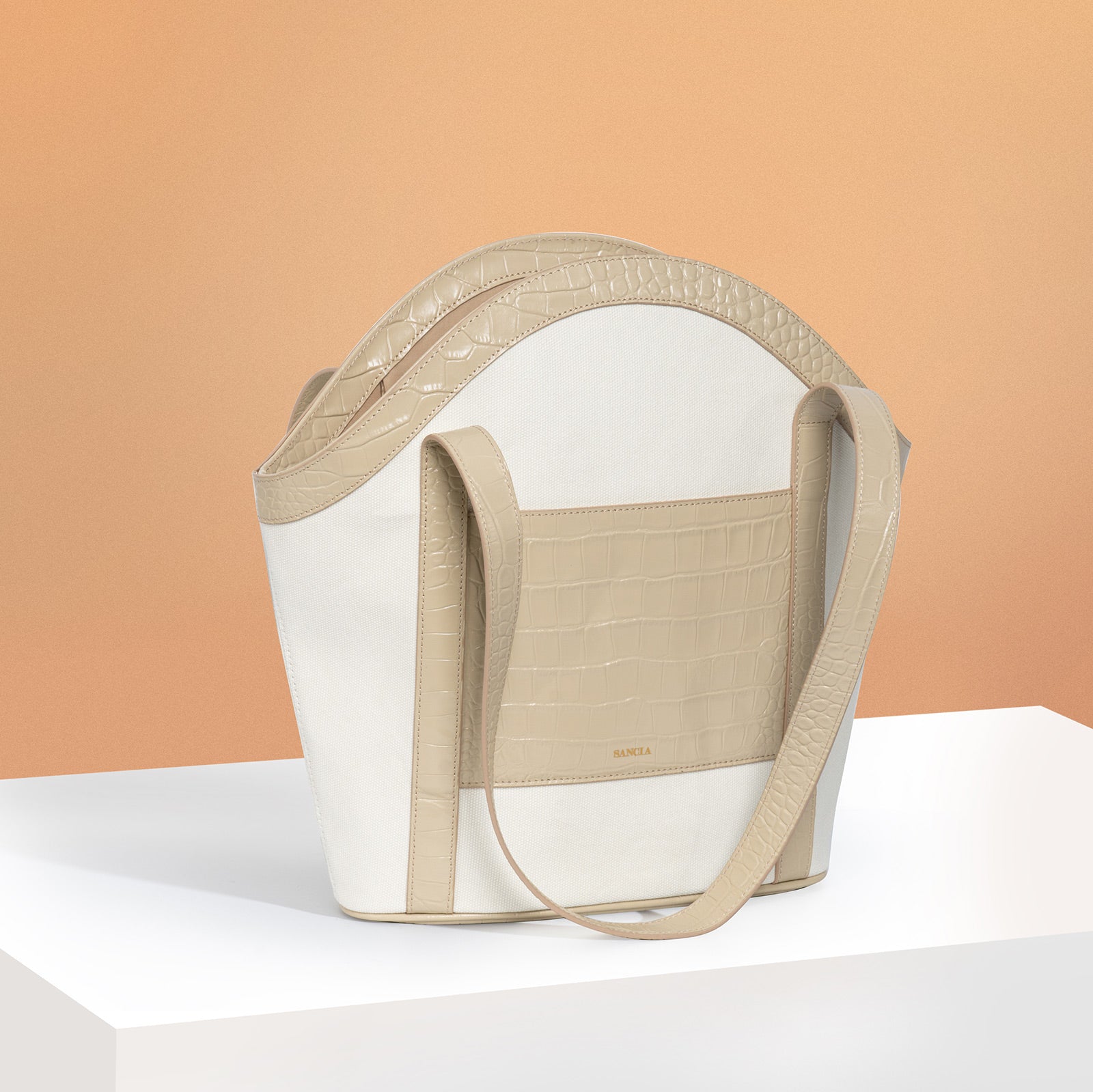 THE CHIONE TOTE